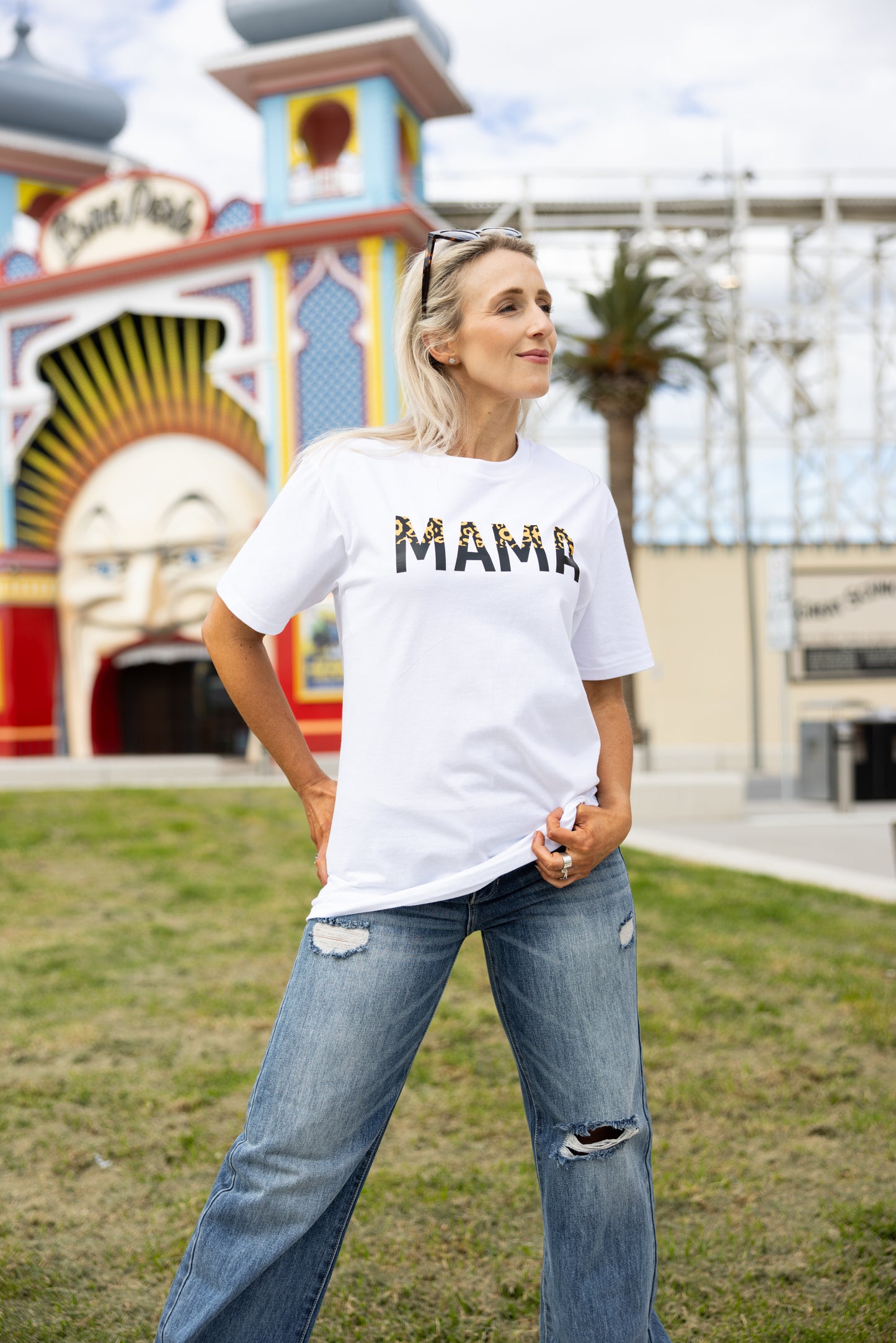 Mama Leopard 1 Unisex T-shirt