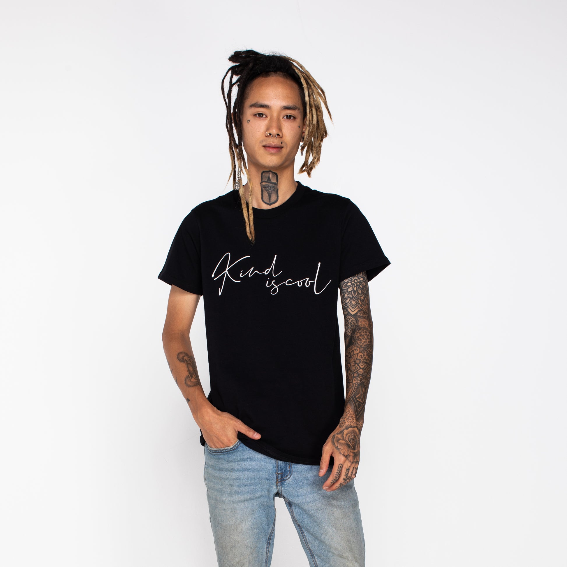 https://cdn.shopify.com/s/files/1/0114/0562/3353/files/Bb_Unisex_T-Shirt_-_Black.mp4?v=1629872783
