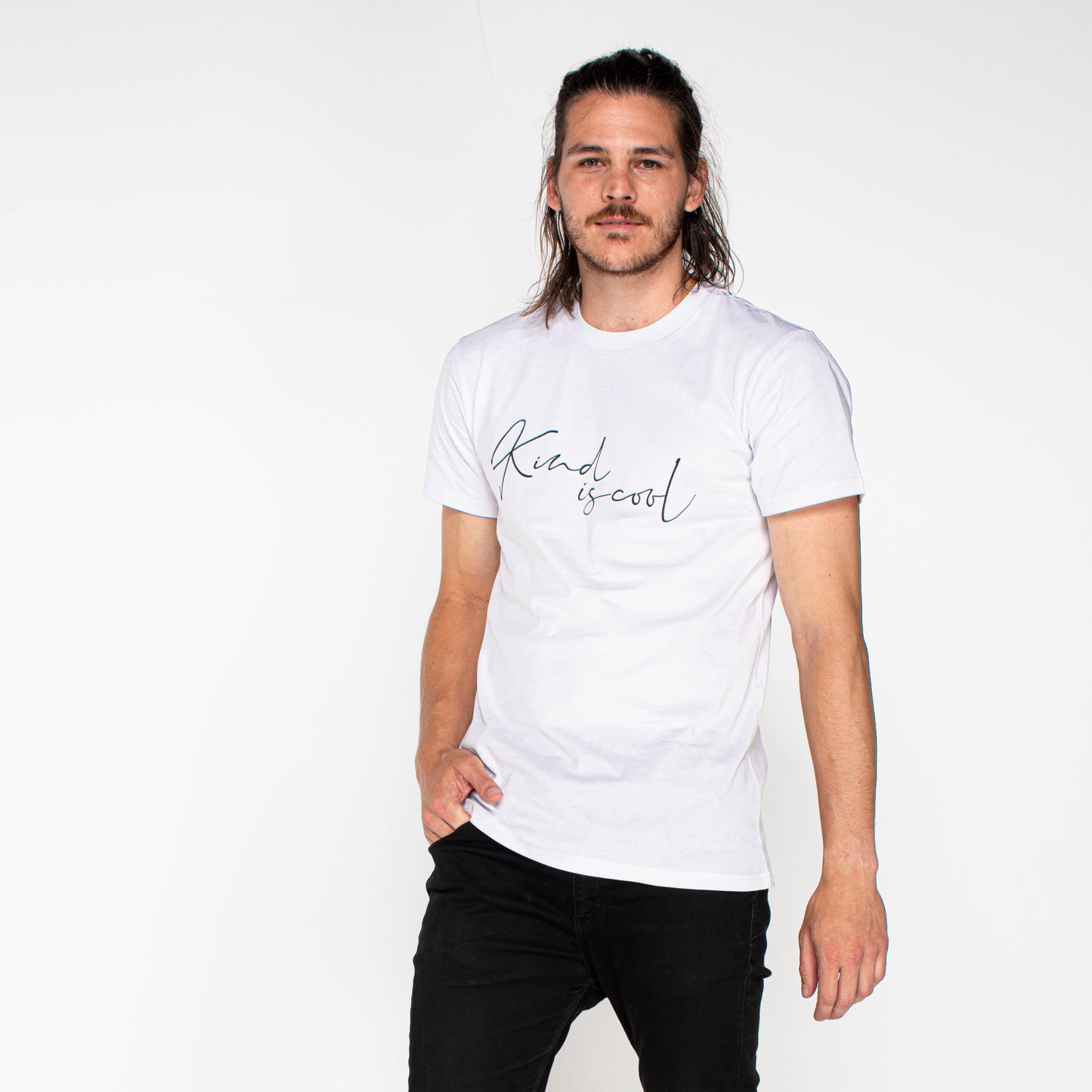 https://cdn.shopify.com/s/files/1/0114/0562/3353/files/Bb_Unisex_T-Shirt_-_White.mp4?v=1629872783