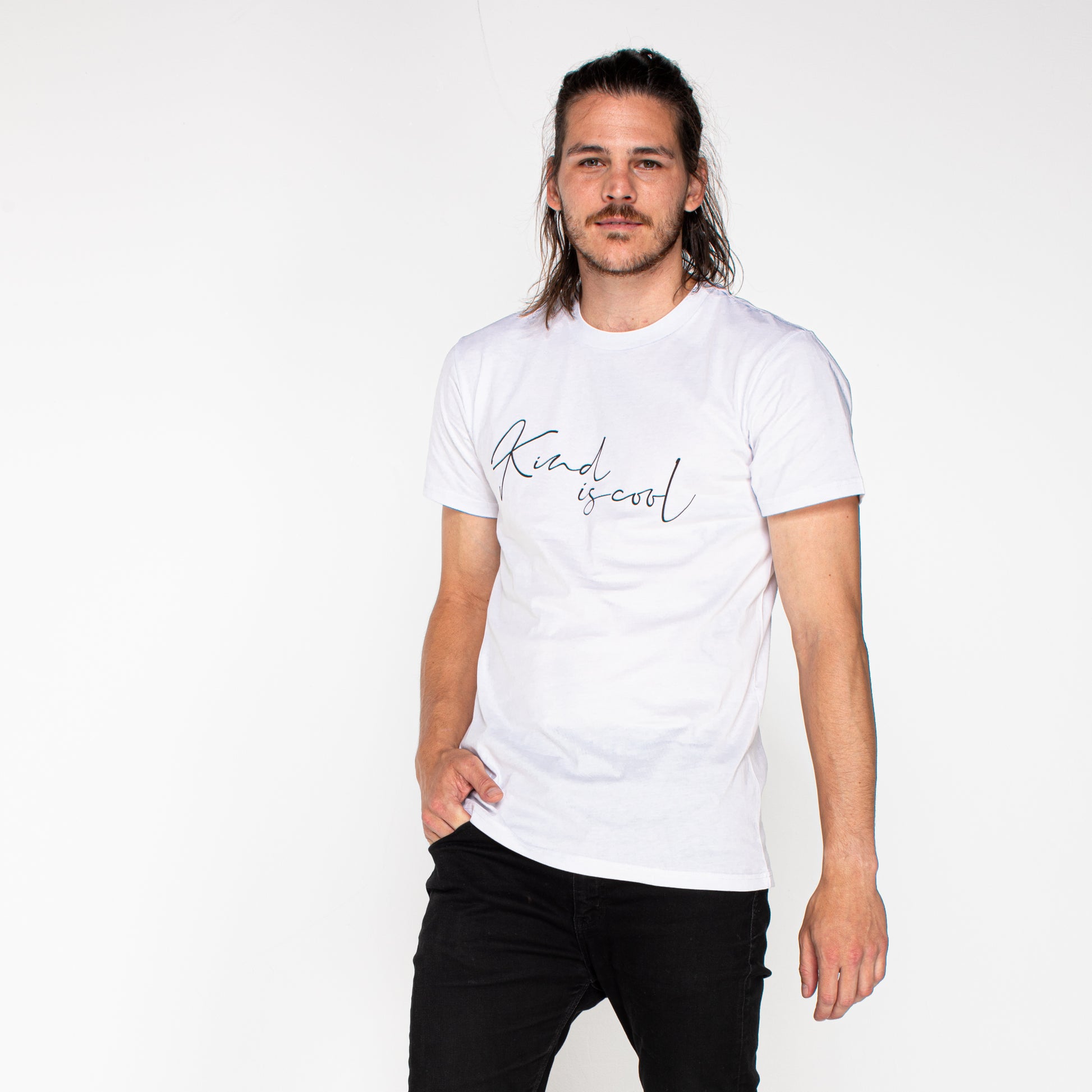 https://cdn.shopify.com/s/files/1/0114/0562/3353/files/Bb_Unisex_T-Shirt_-_White.mp4?v=1629872783
