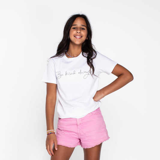 https://cdn.shopify.com/s/files/1/0114/0562/3353/files/Taylor_Kids_T-Shirt_-_White_-_Girl.mp4?v=1629875513